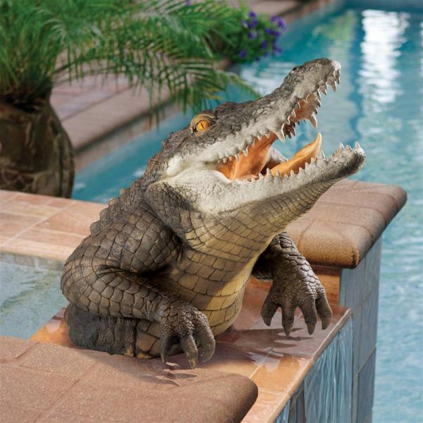 Snapping Swamp Gator Statue plus freight