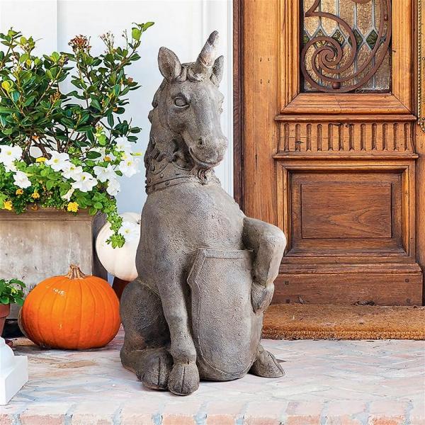 Linlighgow Palace Unicorn Statue plus freight