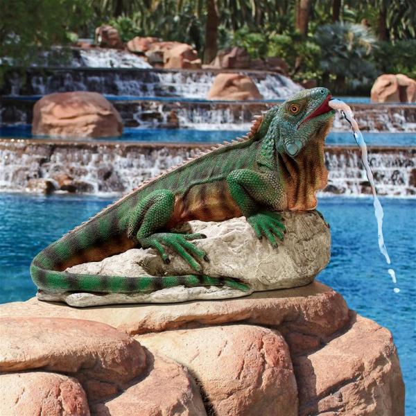 Ike The Iguana Spitter Piped Statue plus freight