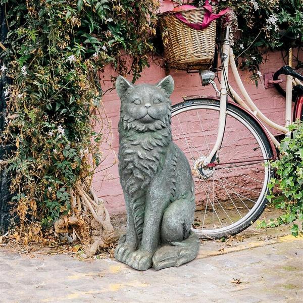 King Olav V Norwegian Forest Cat Statue plus freight