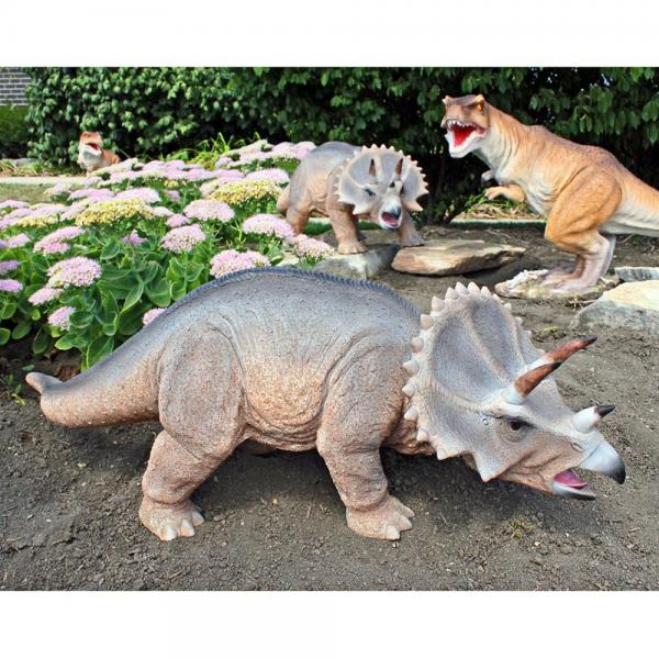 Triceratops Scaled Dinosaur Statue plus freight