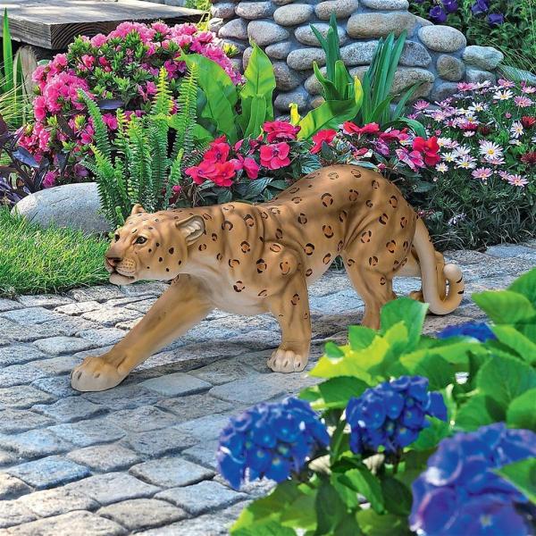 Silent Pursuer Spotted Leopard Statue plus freight