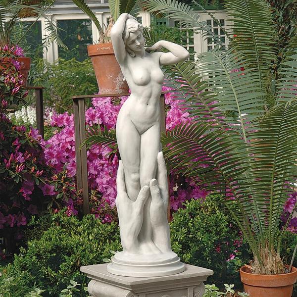 Contemporary Venus Statue plus freight