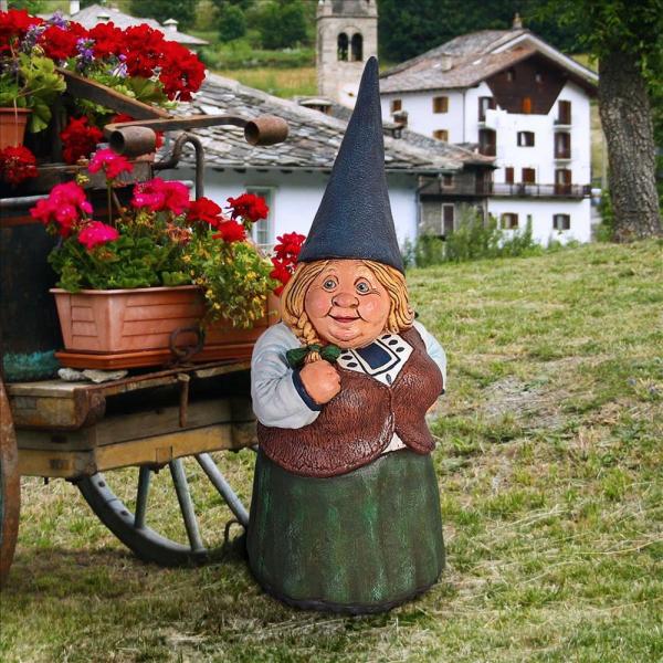 Mother Dagmar Gnome Statue plus freight