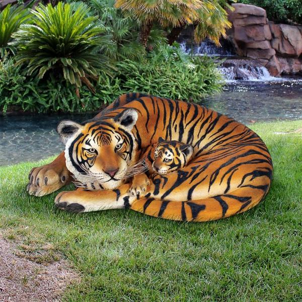 Bengal Tigress With Cub Statue plus freight