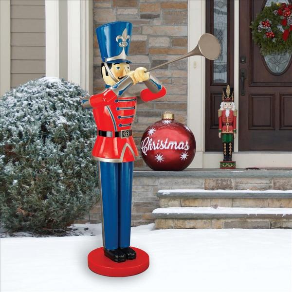 Giant Trumpeting Soldier Statue plus freight