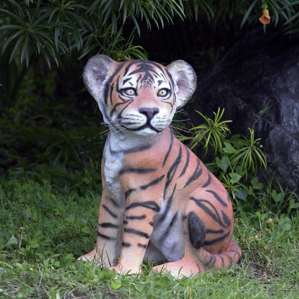 Sitting Tiger Cub plus freight