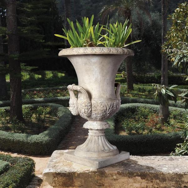 Medici Greenman Garden Urn plus freight