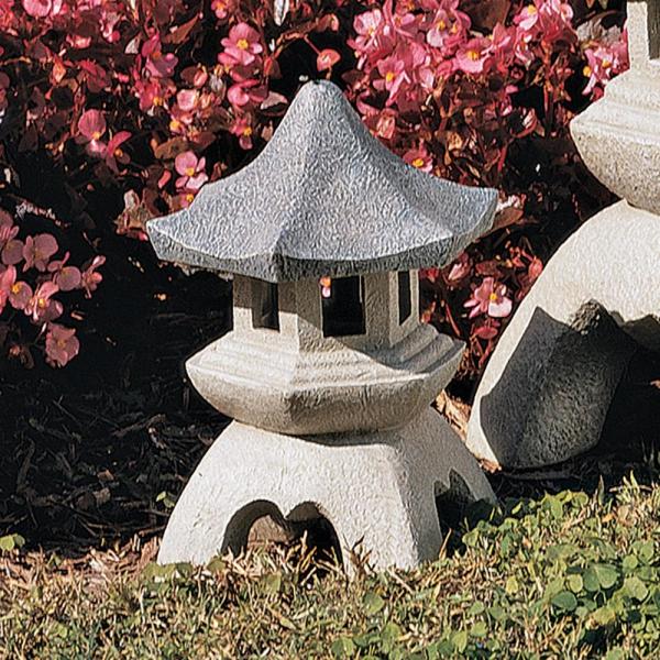 Medium Pagoda Lantern Statue plus freight