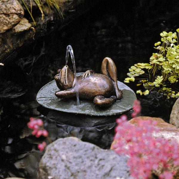 Spitting Frog On Lily Pad plus freight